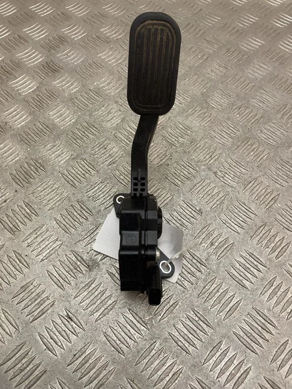 Accelerator throttle pedal – Toyota Land Cruiser (J150) (2009-)