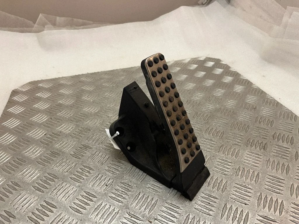 Accelerator throttle pedal – Mercedes-Benz GLC-Class C253 (2016-)