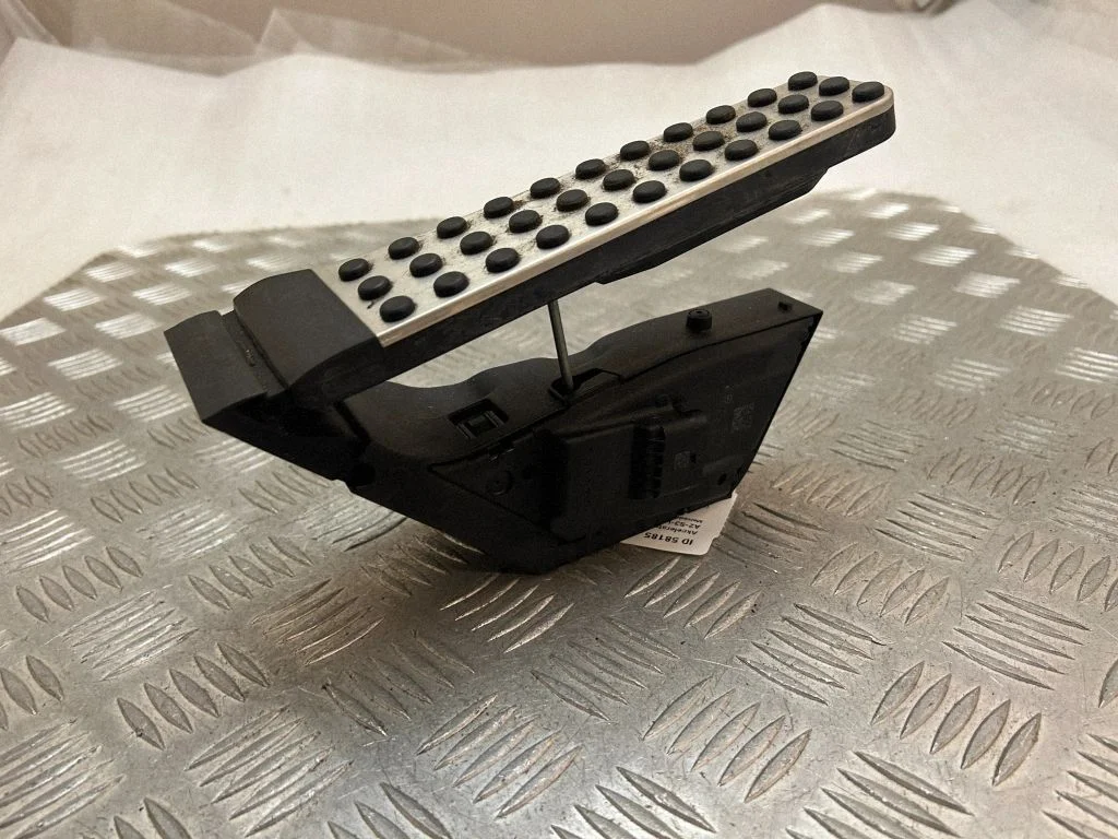 Accelerator throttle pedal – Mercedes-Benz GLC-Class C253 (2016-)