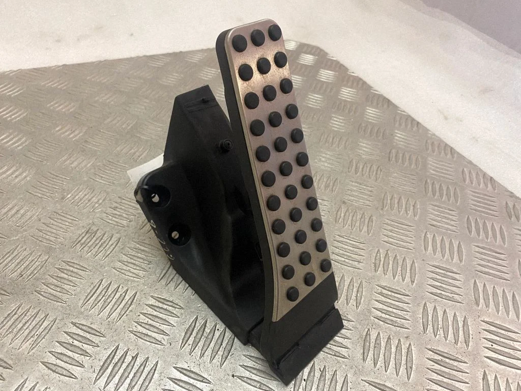 Accelerator throttle pedal – Mercedes-Benz GLC-Class C253 (2016-)