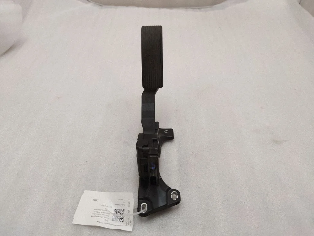 Accelerator throttle pedal – Jeep Grand Cherokee (2010-2021)