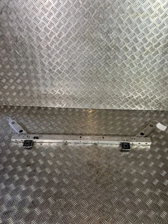 Radiatoru paneļa kronšteins – Volvo XC90 (2014-)