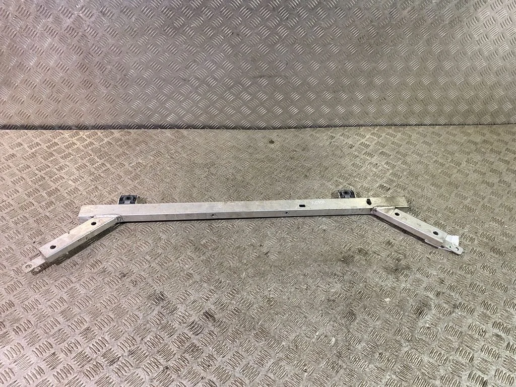 Radiatoru paneļa kronšteins 31425907