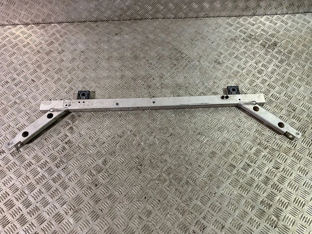 Radiator support slam panel bracket 31425937