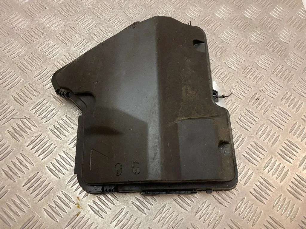 Fuse box cover – BMW X6M F86 (2015-2018)