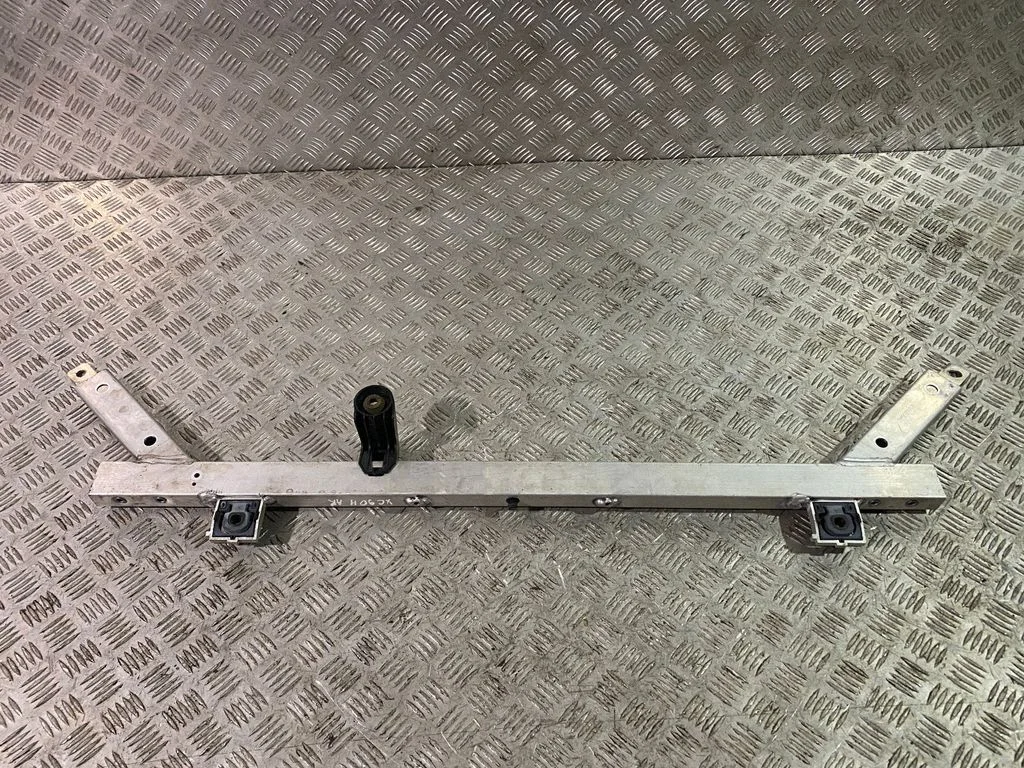 Radiator support slam panel bracket 31425937