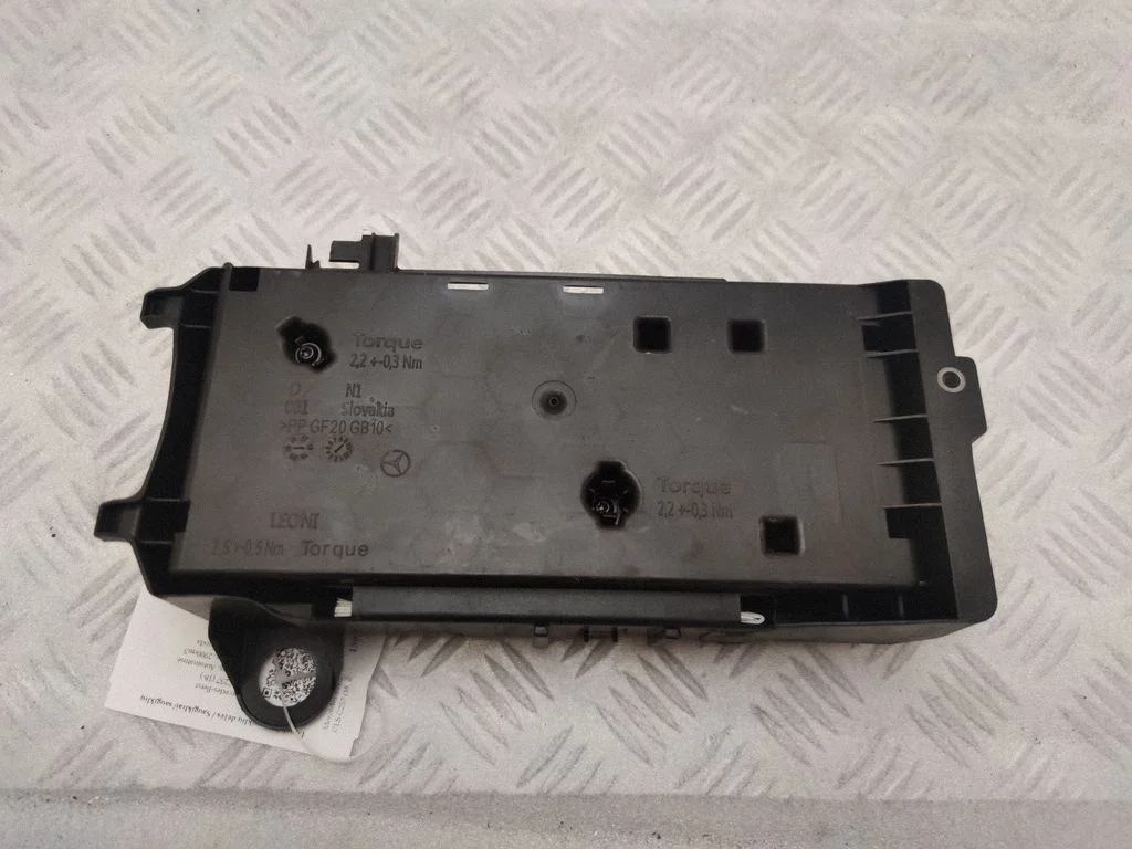 Kaitsmekarbi kaas A2135400200