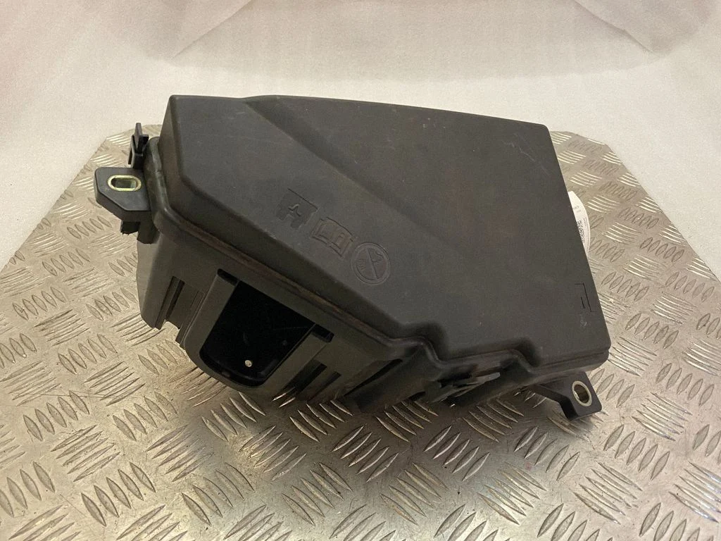 Fuse box cover – Volvo XC90 (2014-)