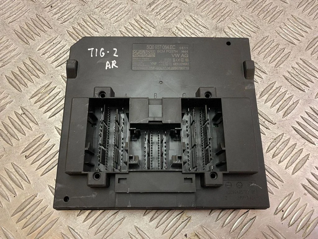 Comfort/convenience module 5Q0937084EC