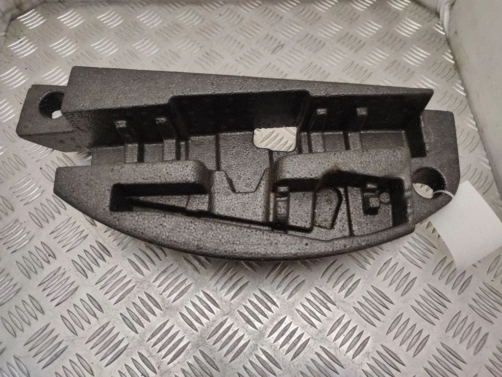 Glove box in trunk 4H0012110B