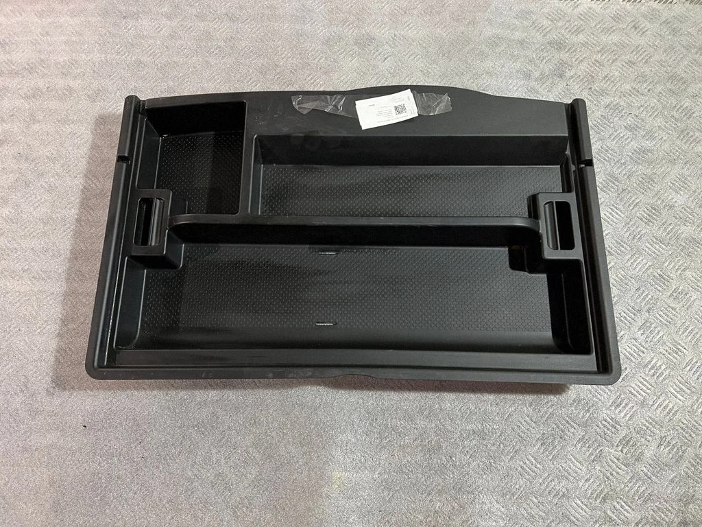 Glove box in trunk – Maserati Levante (2017-)