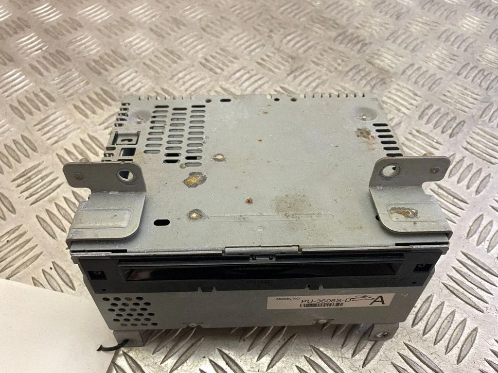 Radio/CD/DVD/GPS head unit GR3T19C107AB