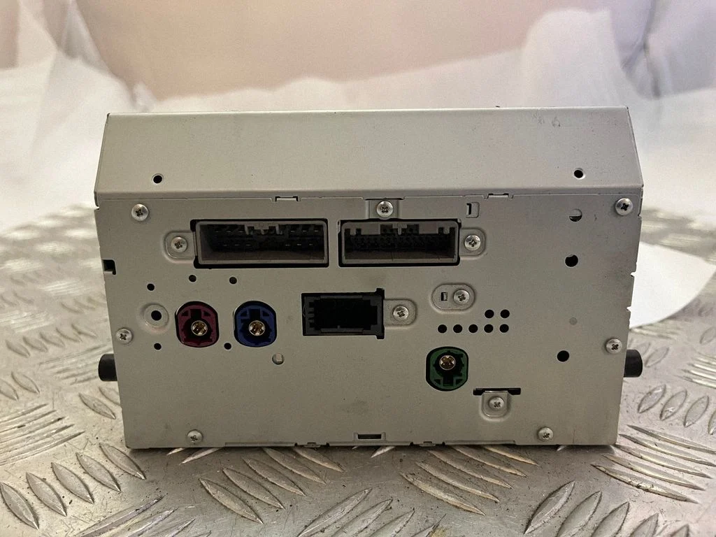 Radio/CD/DVD/GPS head unit 32141428AA