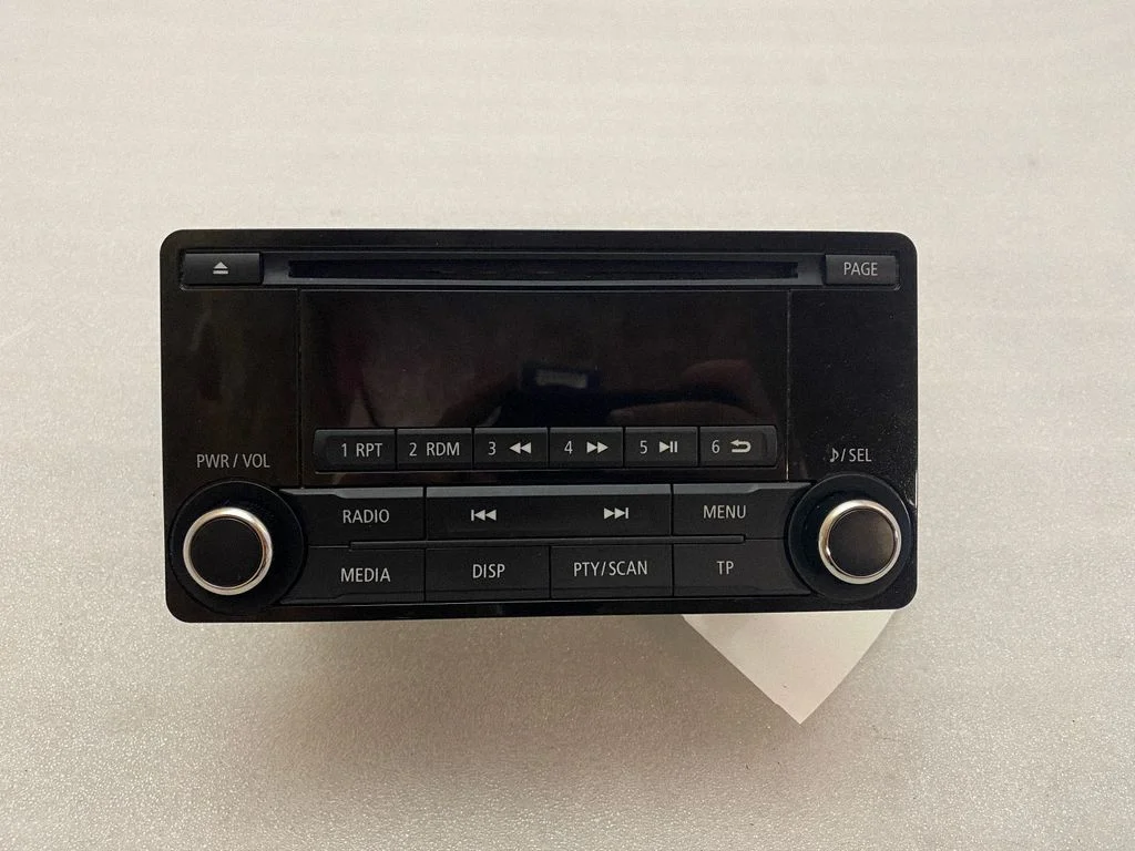 Radio/CD/DVD/GPS head unit 8701A626