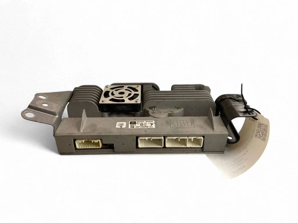 Sound amplifier – Toyota Land Cruiser (J150) (2009-)