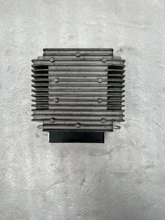 Sound amplifier – Tesla Model S (2012-)