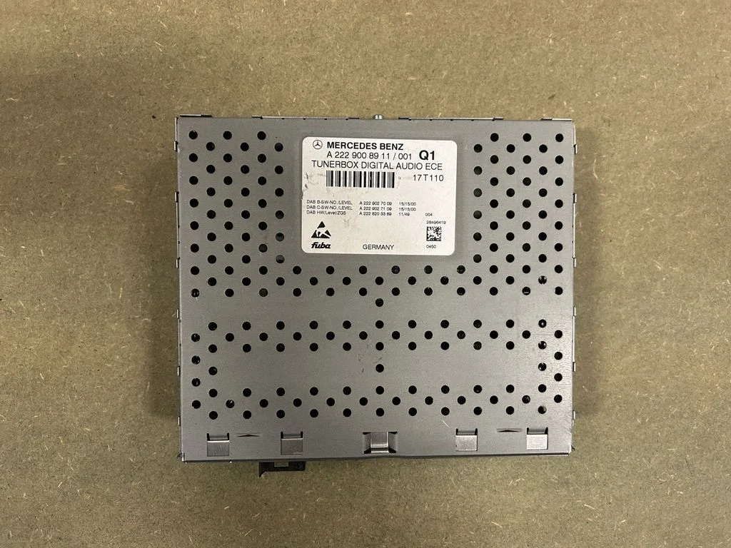 Radio/CD/DVD/GPS head unit – Mercedes-Benz S-Class W222 (2013-)