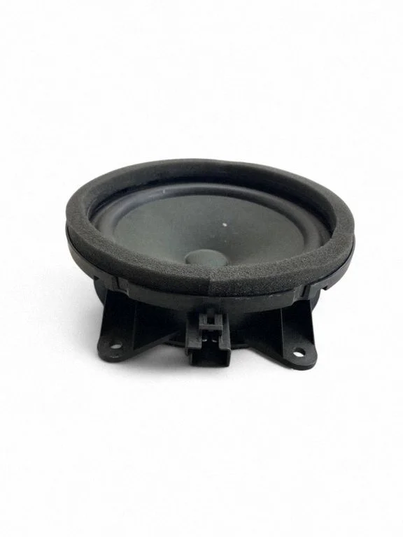 Skaļrunis (-ņi) priekšējās durvīs 31350425