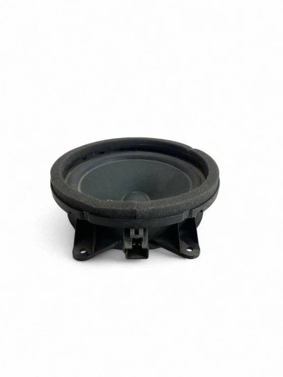 Skaļrunis (-ņi) priekšējās durvīs 31350425
