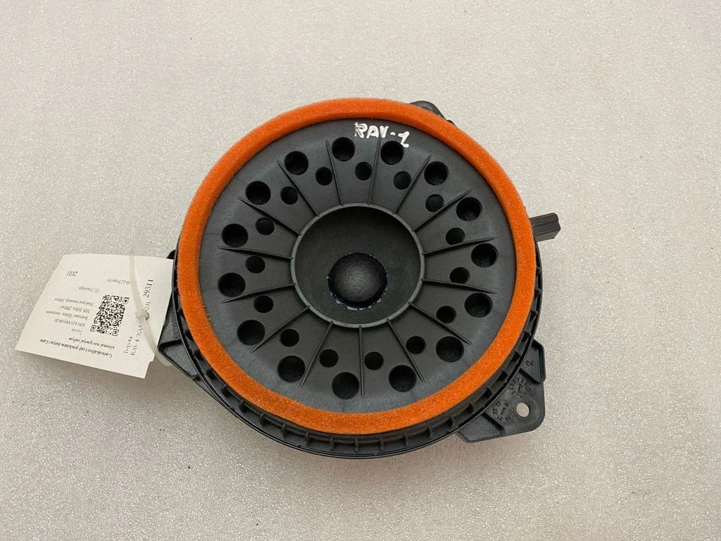 Skaļrunis (-ņi) priekšējās durvīs 8942009701A