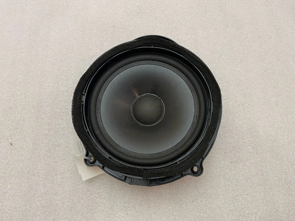 Skaļrunis (-ņi) priekšējās durvīs 5H2270451KB