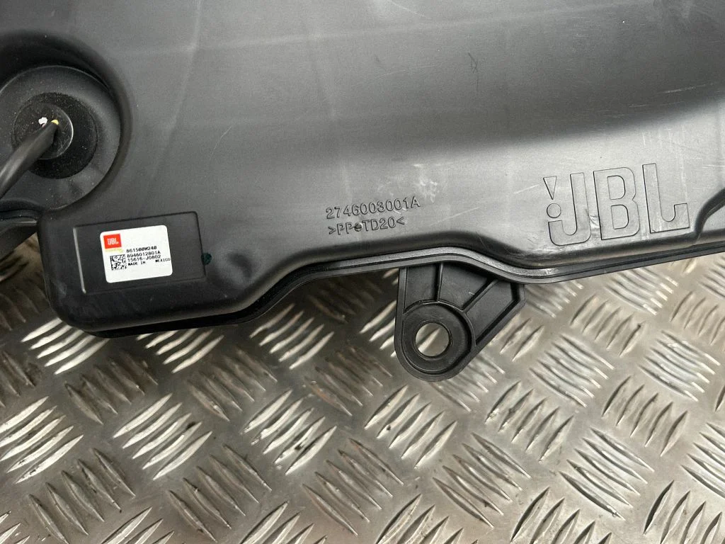 Subwoofer speaker – Toyota Land Cruiser (J150) (2009-)