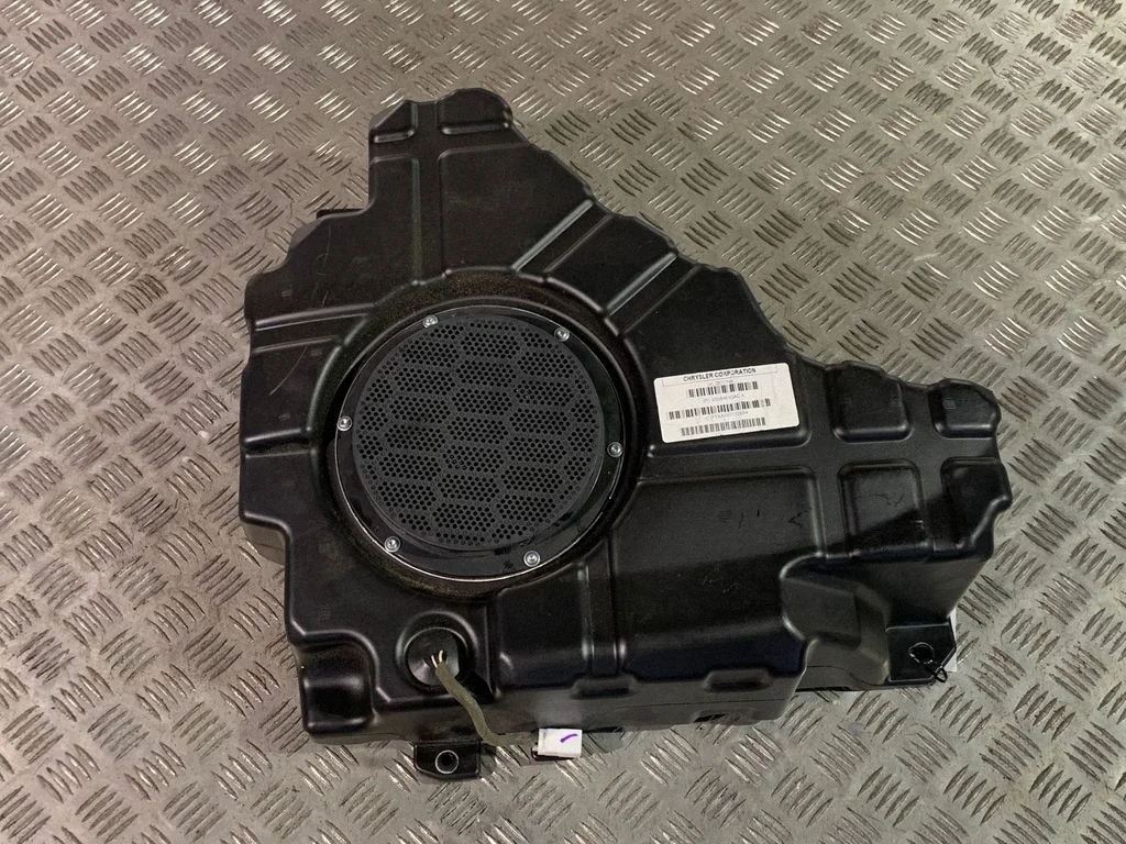 Subwoofer 05064610AC
