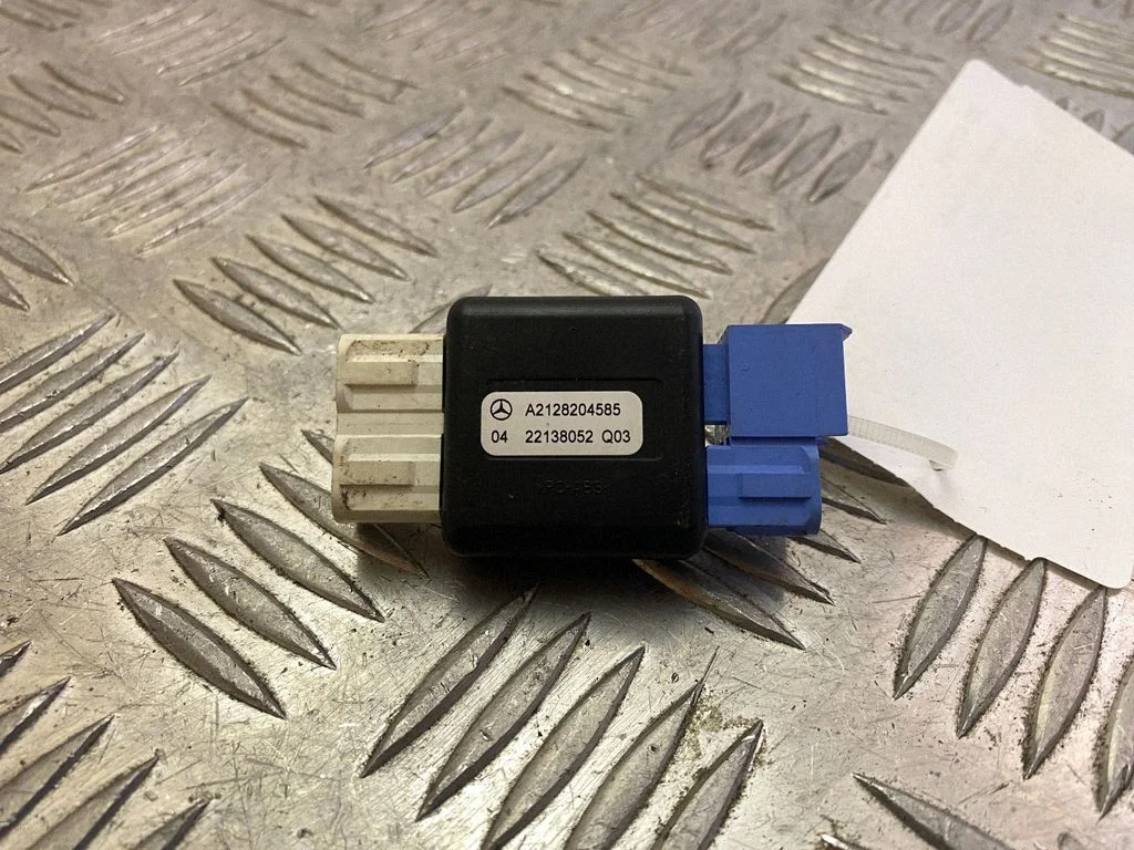Aerial antenna amplifier A2128204585