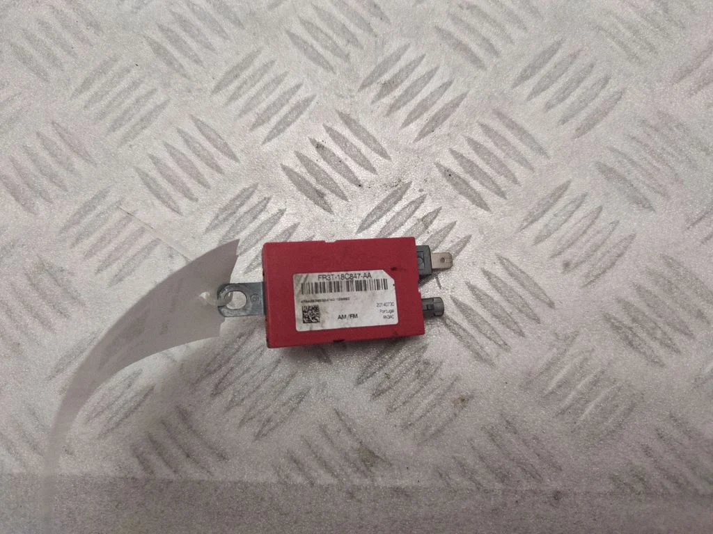 Antenas pastiprinātājs – Ford Mustang VI (2015-)