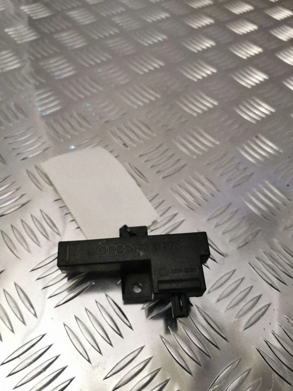 Aerial antenna amplifier 8K0907247