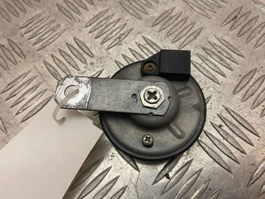 Horn signal – Toyota RAV 4 (XA50) (2018-)