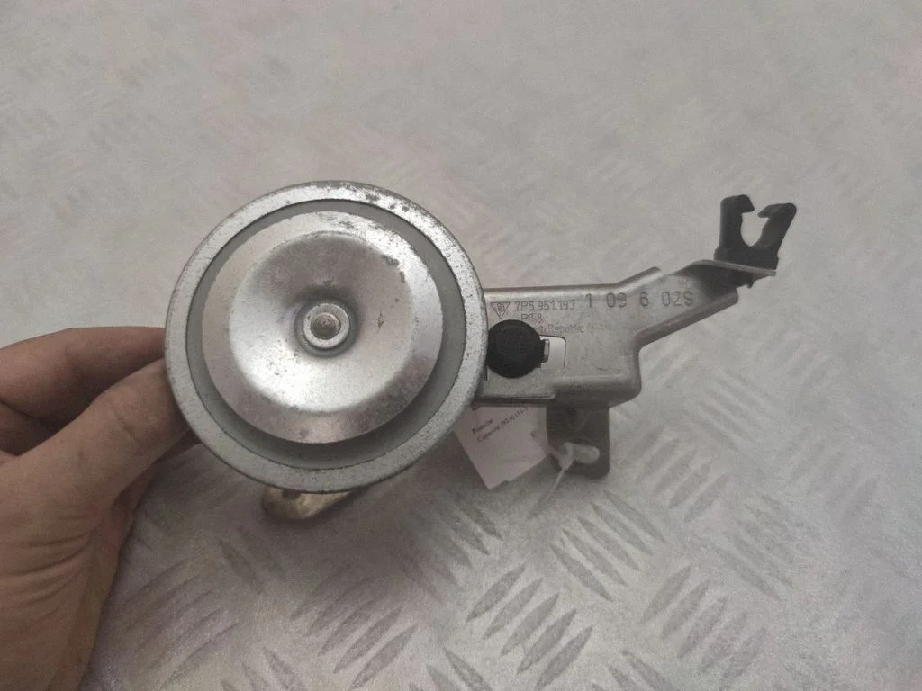 Horn signal 7P5951193