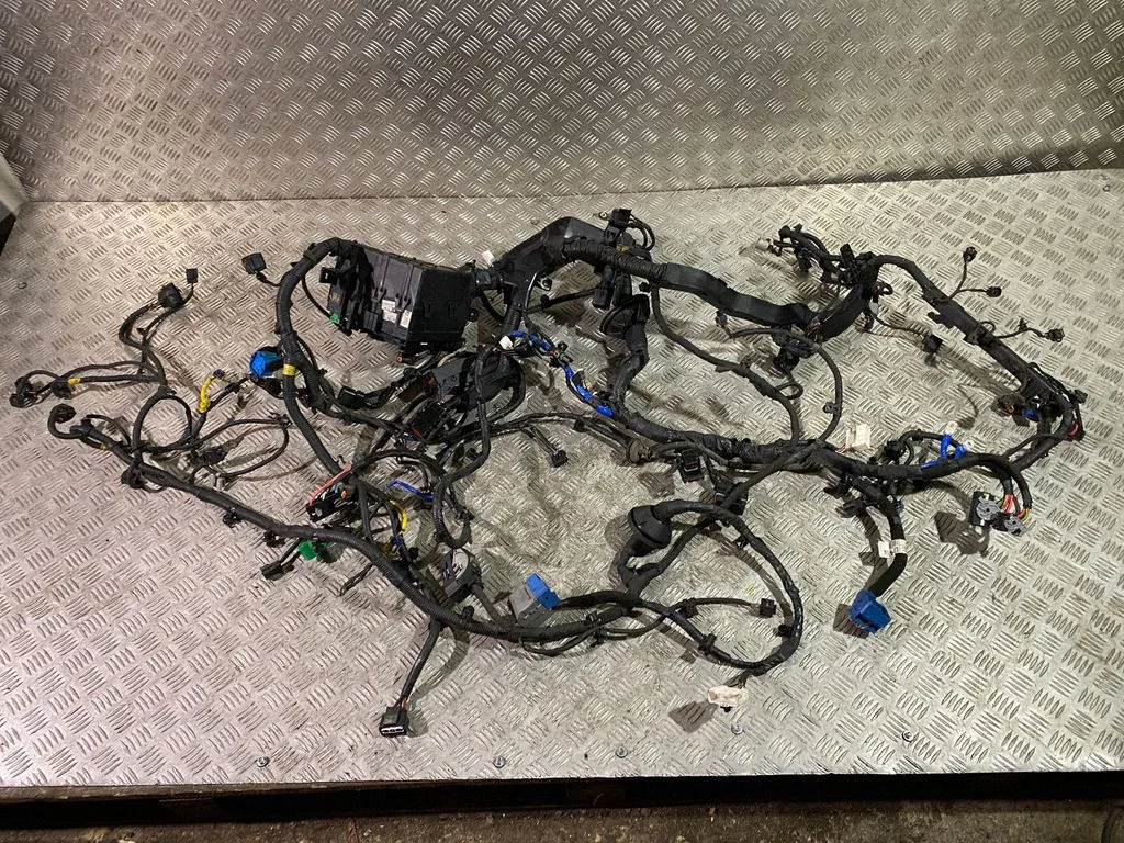 Engine installation wiring loom 91405F1040