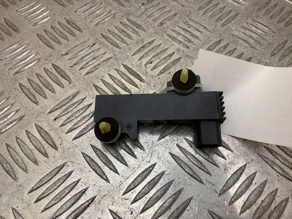Interior comfort aerial antenna DS7T15603CA