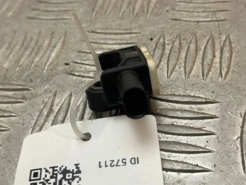 Drošības spilvenu trieciena sensors A1668210151