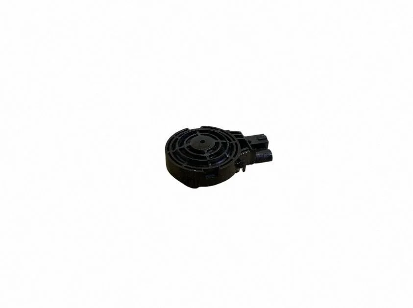Skaļrunis (-ņi) aizmugurējās durvīs 4K0035399