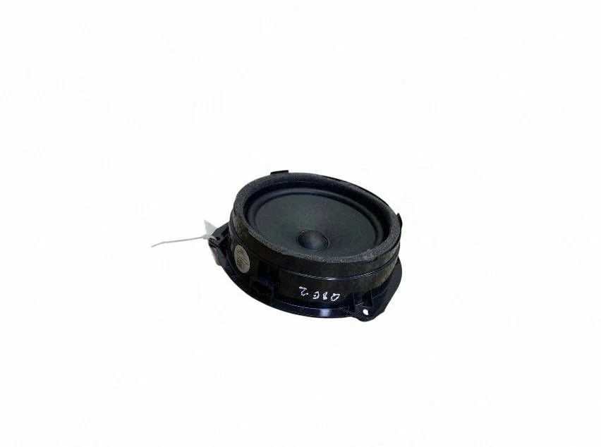 Skaļrunis (-ņi) aizmugurējās durvīs 4K9035411