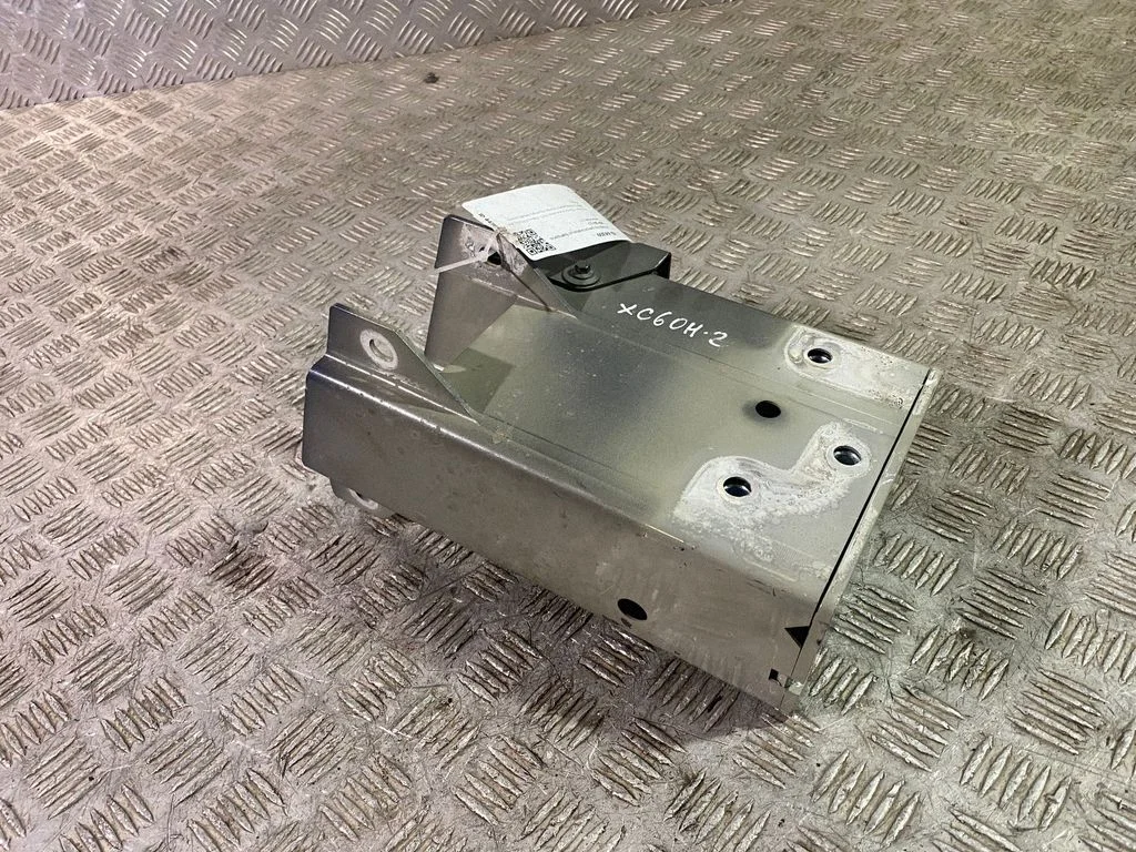 Absorber zderzaka przedniego 32348543