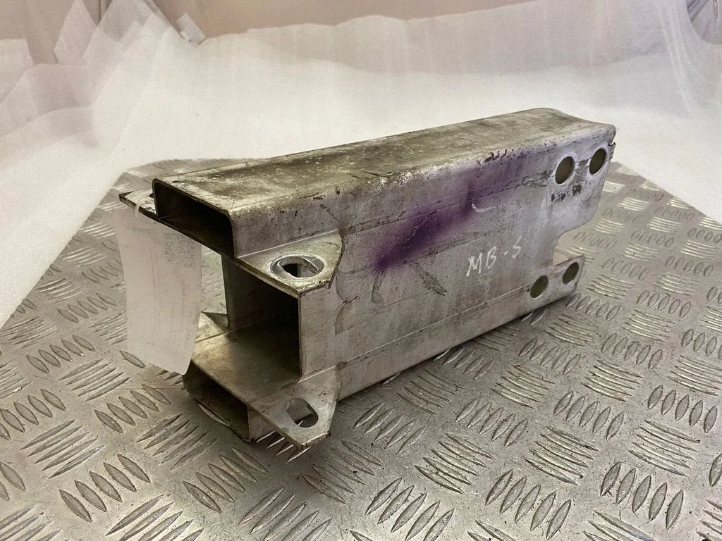 Esistange löögisummuti A2226200295