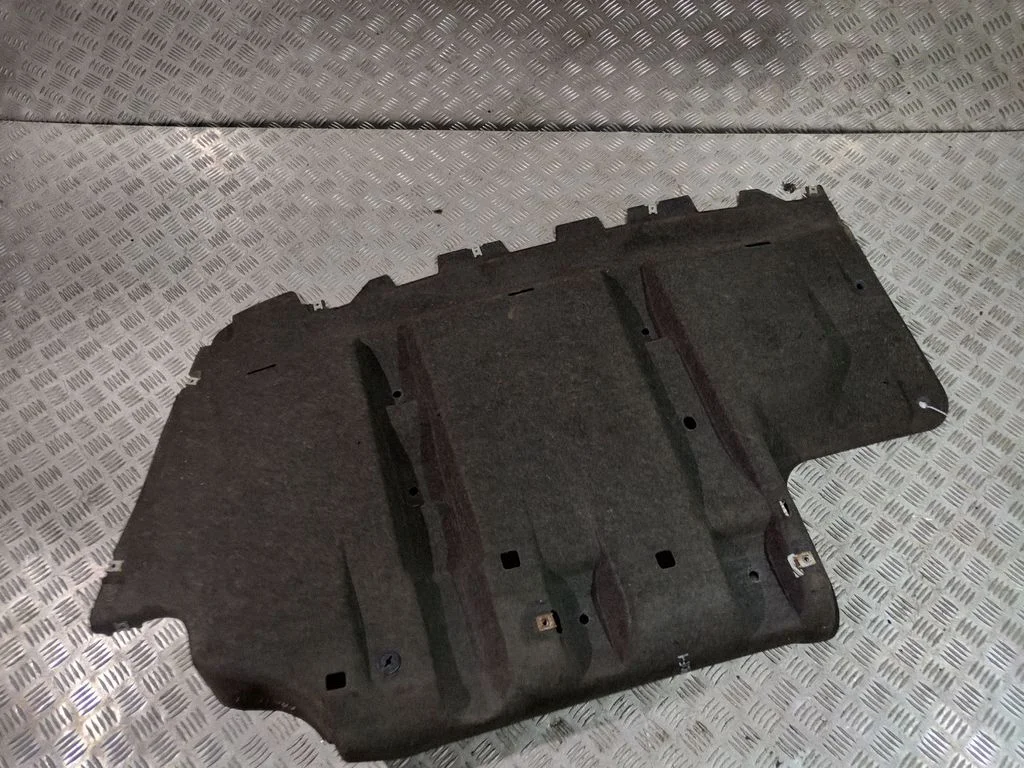 Tagumise kaitseraua põhjakaitse – Chrysler Pacifica (2017-)