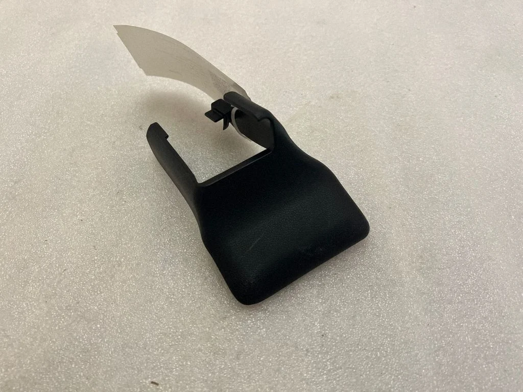 Front passenger seat rail trim – Lexus RX 450H (2016-)