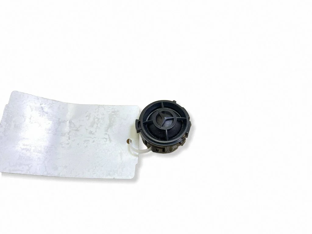 Augstfrekvences skaļrunis (-ņi) priekšējās durvīs A2228202200