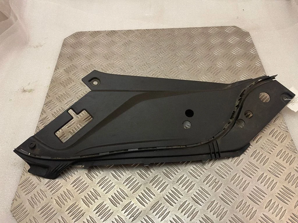 Radiator trim – Volvo XC90 (2014-)