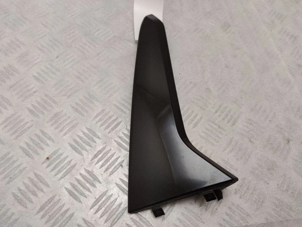 Tailgate trim 7364776