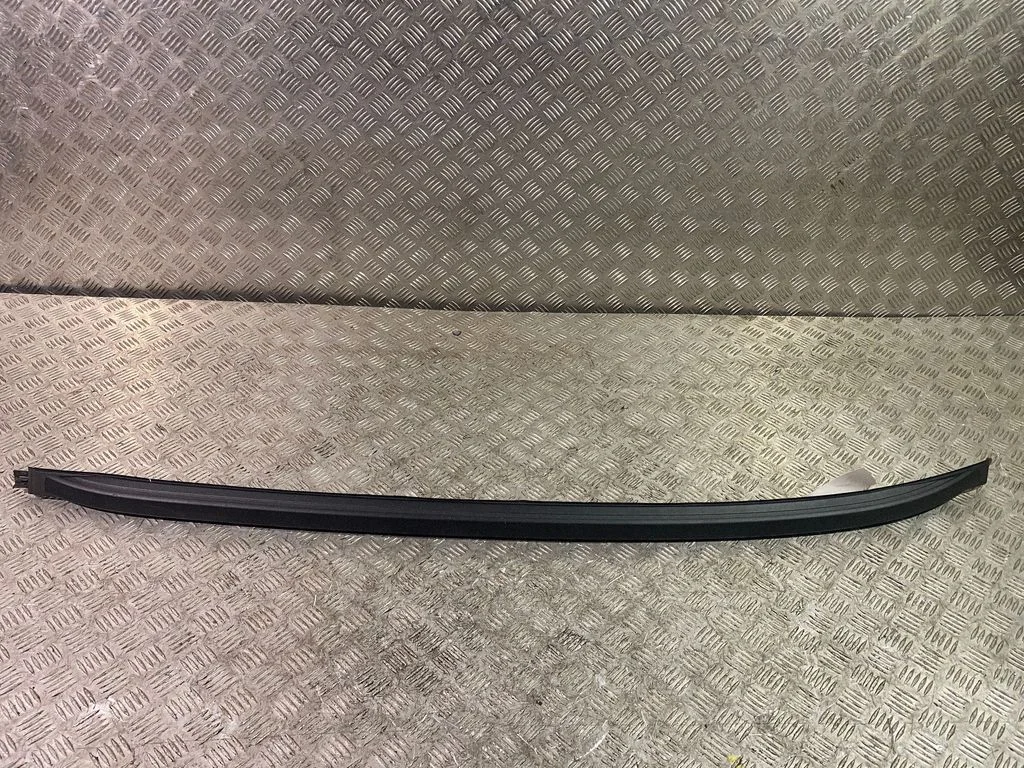 Roof bar rail LV4BS550A63