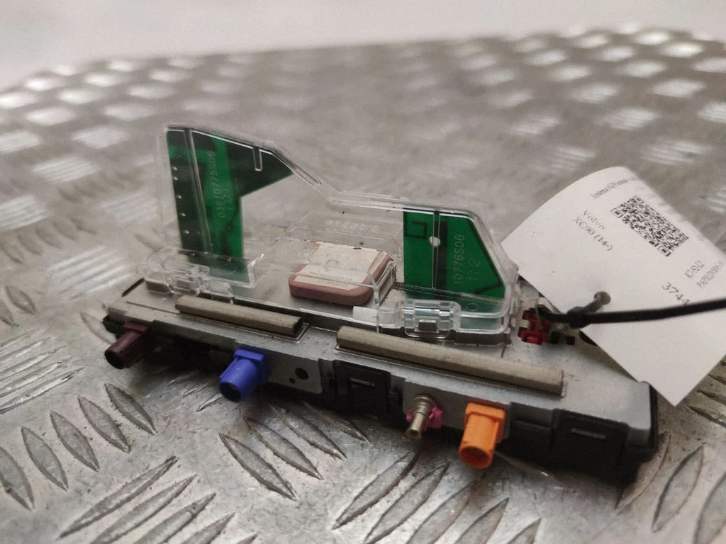 Aerial GPS antenna – Volvo XC90 (2014-)