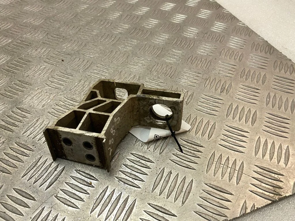 Radiator mount bracket A2385010000