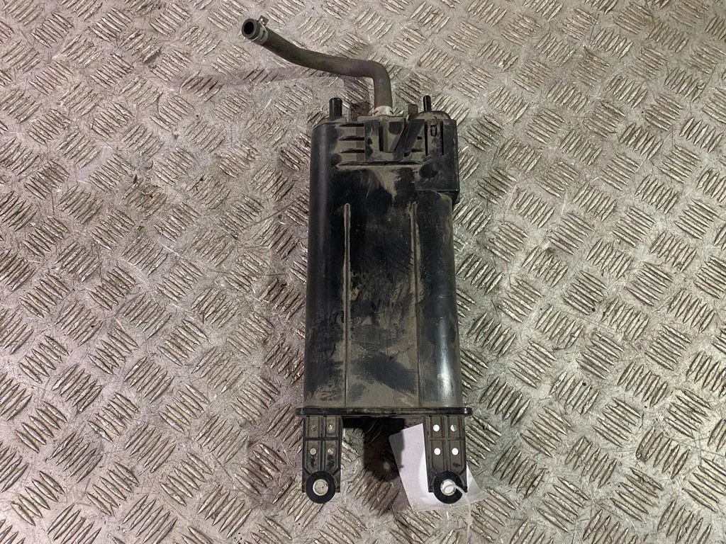 Active carbon filter fuel vapour canister