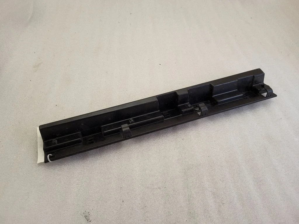 Sill/side skirt trim 7301939