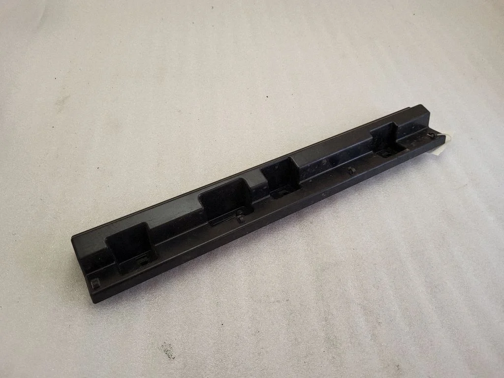 Sill/side skirt trim 7301940